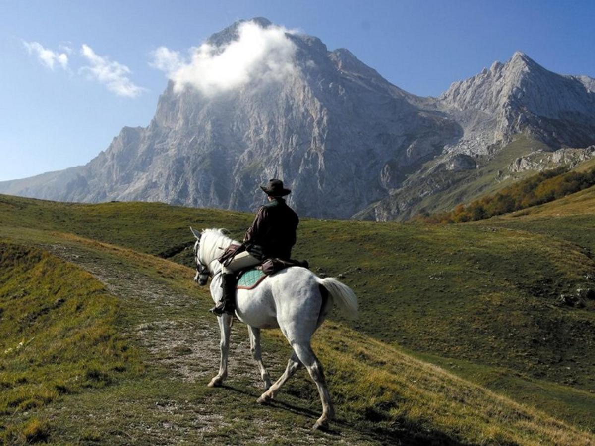 Complesso Turistico Aurora - Appartamenti Poggio Picenze Luaran gambar