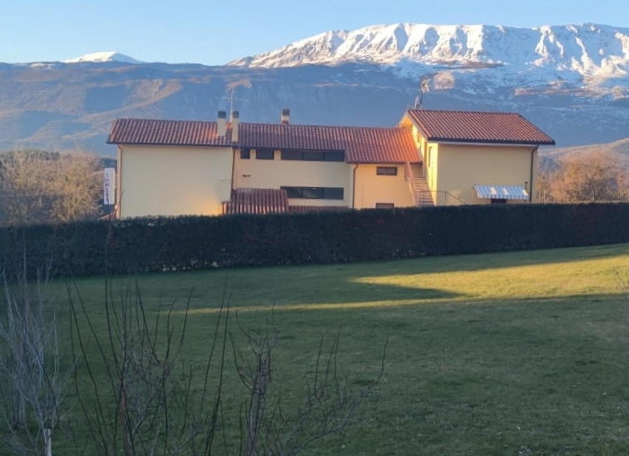 Complesso Turistico Aurora - Appartamenti Poggio Picenze Luaran gambar